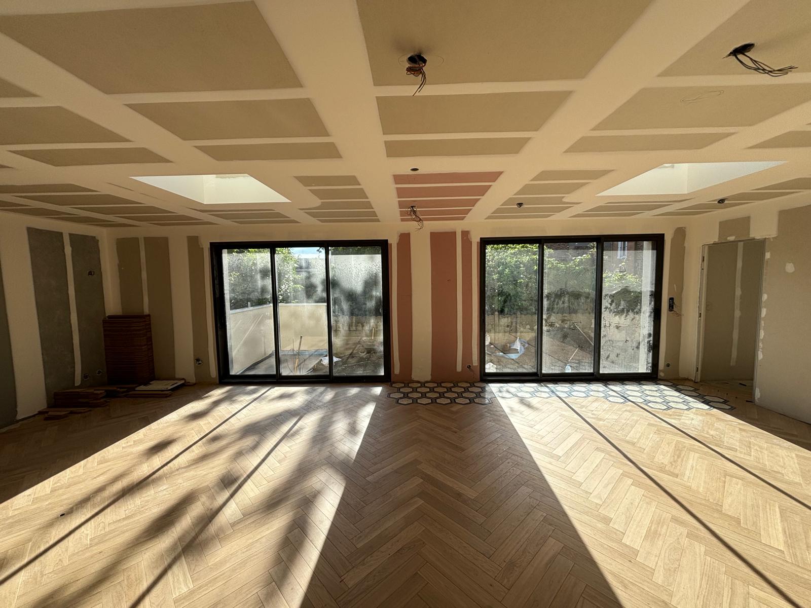 Phase de préparation : doublage et ratissage intégral des murs et plafonds à Anglet Chiberta