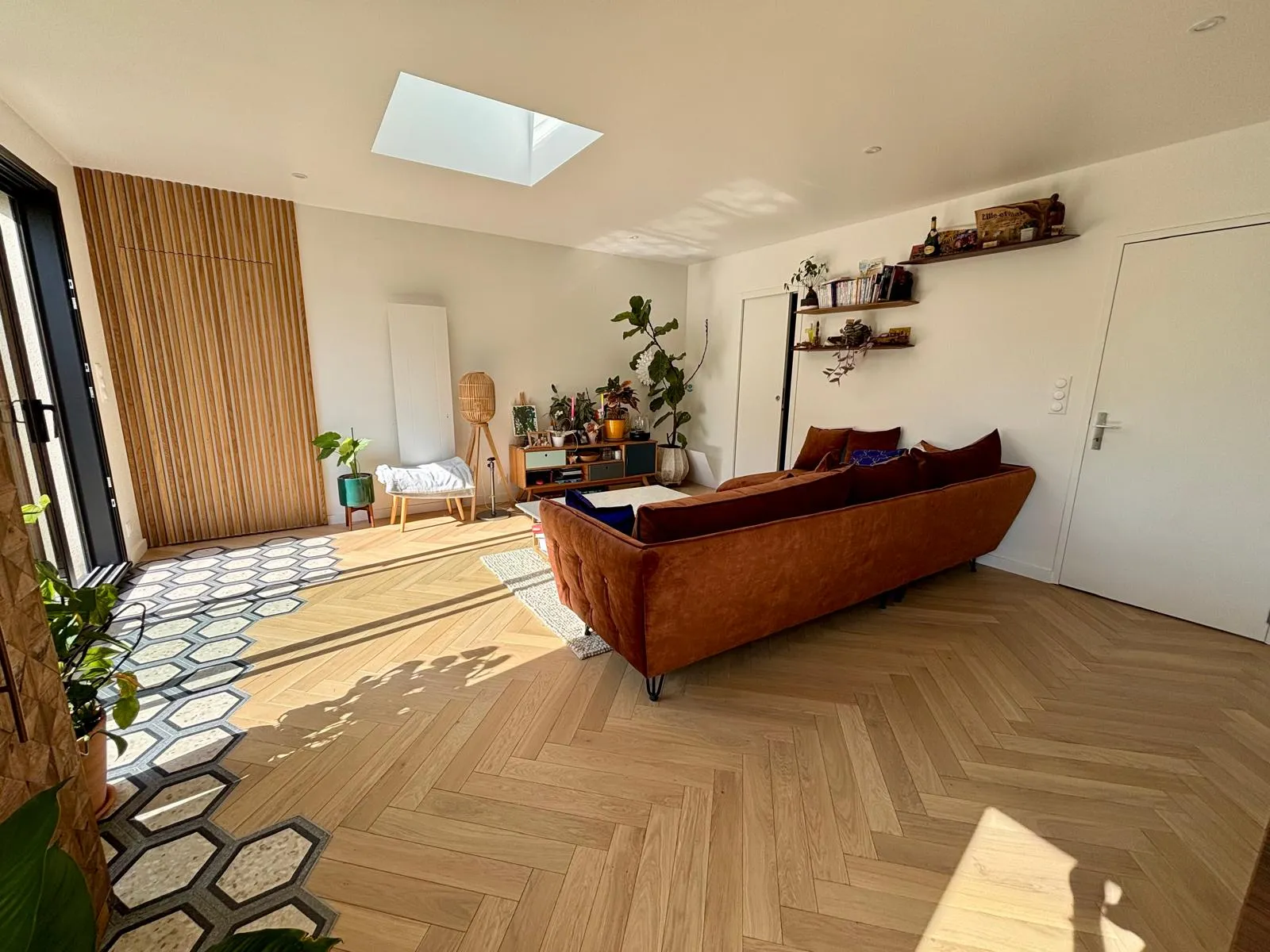 Rénovation haut de gamme à Anglet Chiberta avec parquet chêne et incrustation carreaux de ciment