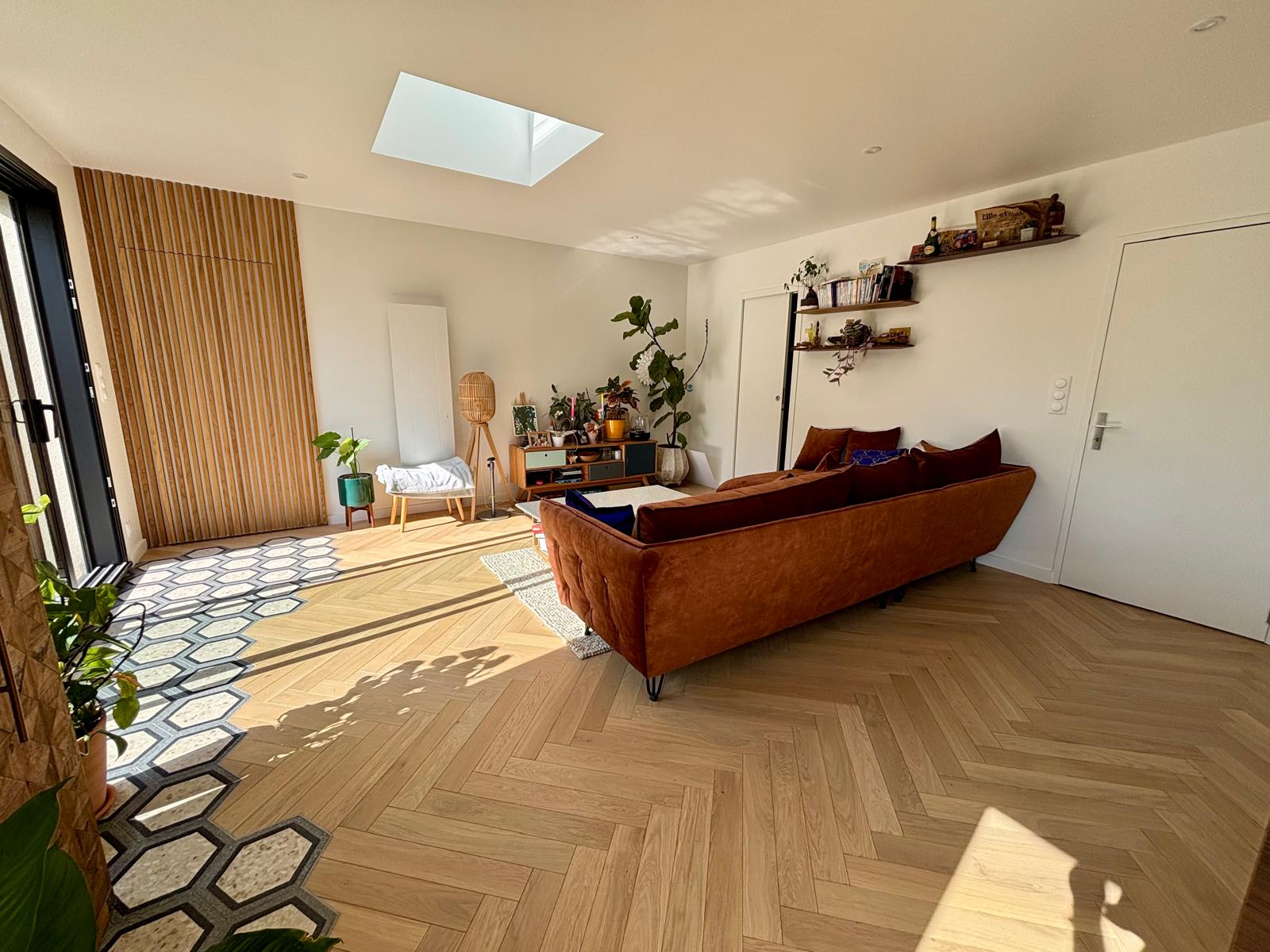Rénovation haut de gamme à Anglet Chiberta avec parquet chêne et incrustation carreaux de ciment